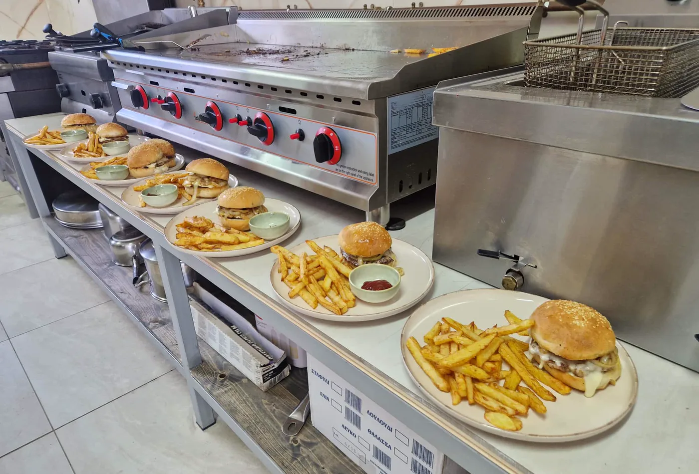 Zgara dhe kuzhina e Den's Burger & Grill