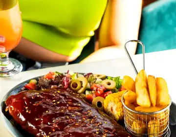 Barbecue ribs with sides